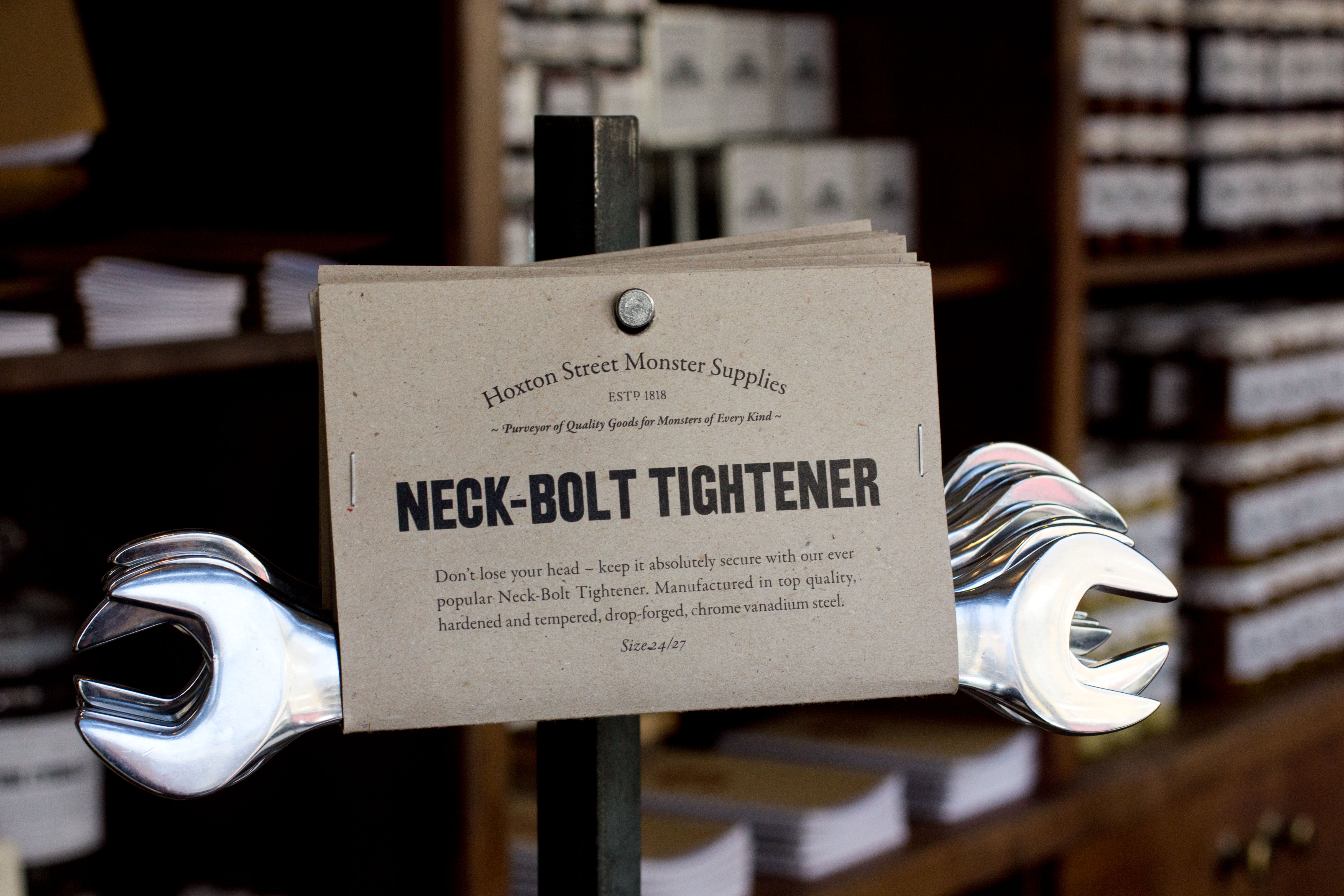 Neck-bolt-tightener